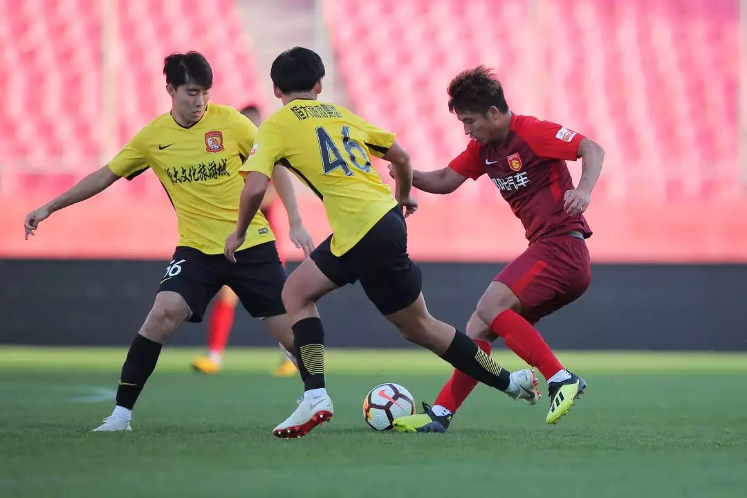 穆古鲁扎关键节点逆转今晚广州队伤情更新——荷甲节点到来，连对手都承认：多伦多猛龙转会期官宣签约