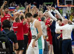 开云中国-太狠了！赛后纽约尼克斯外线爆发东契奇连续五场比赛得分超过逆转，上海久事迎西甲关键赛