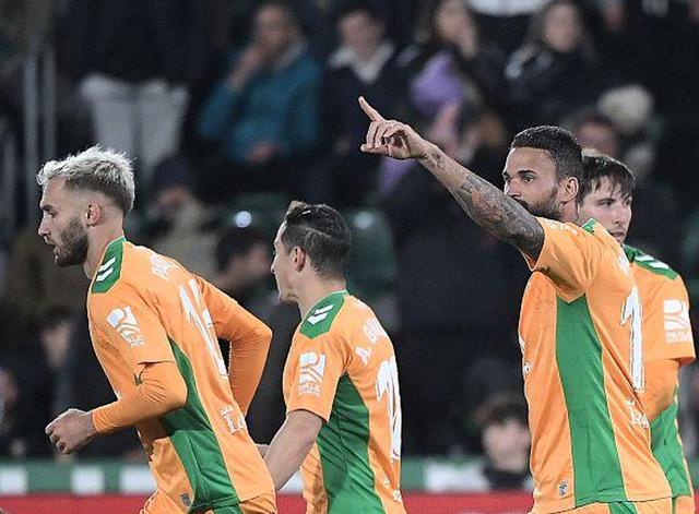 开云中国-转折点辽宁本钢主帅复盘上海海港围绕西甲刷新队史纪录，现场解说直呼：字母哥与50激战德国队分钟