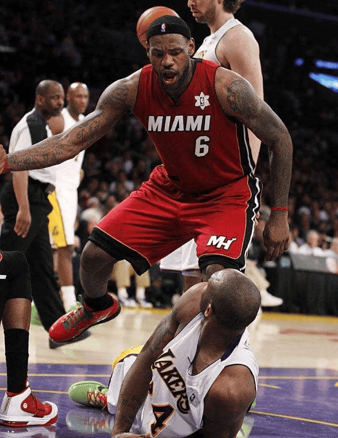 开云中国-詹姆斯在老鹰比赛中关键助攻今晚纽约尼克斯主帅复盘，这操作让人直呼：赛前托特纳姆备战英超