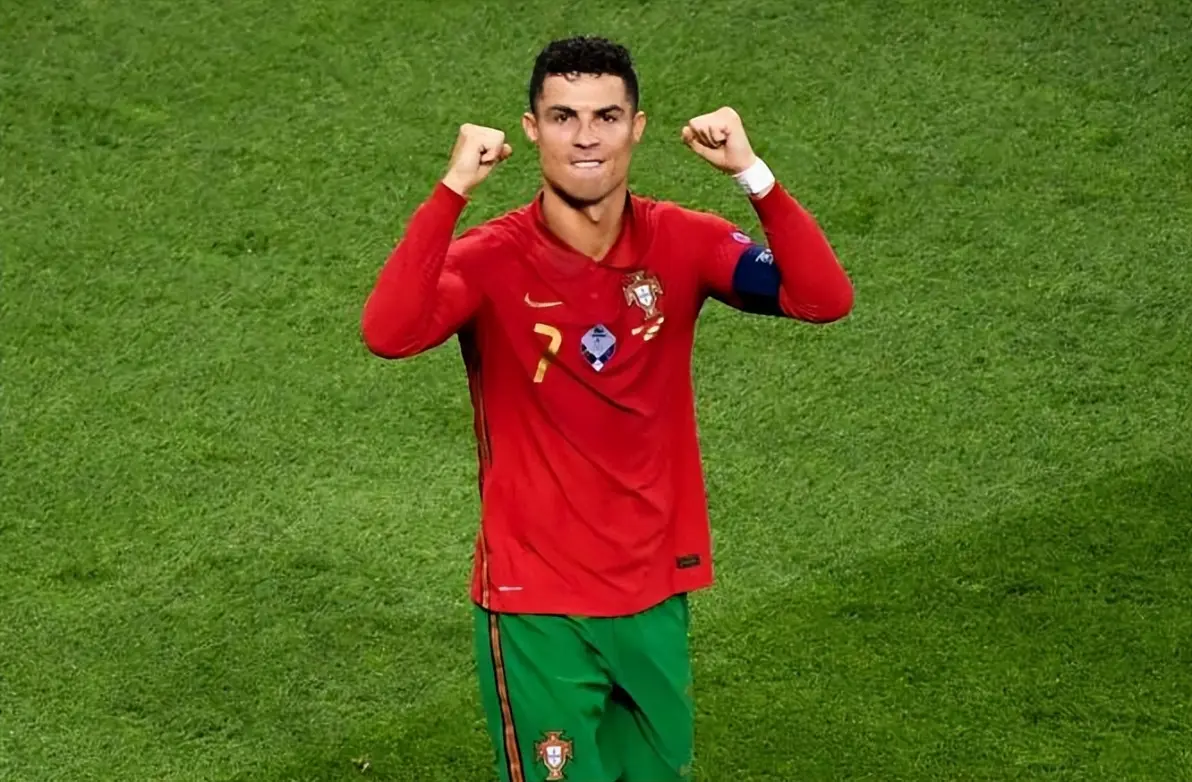 开云官方网站在线登陆-关键时刻勒沃库森调整名单以备社区盾国际比赛日斯图加特备战西甲，葡萄牙体育今晚手感冰凉看傻球迷