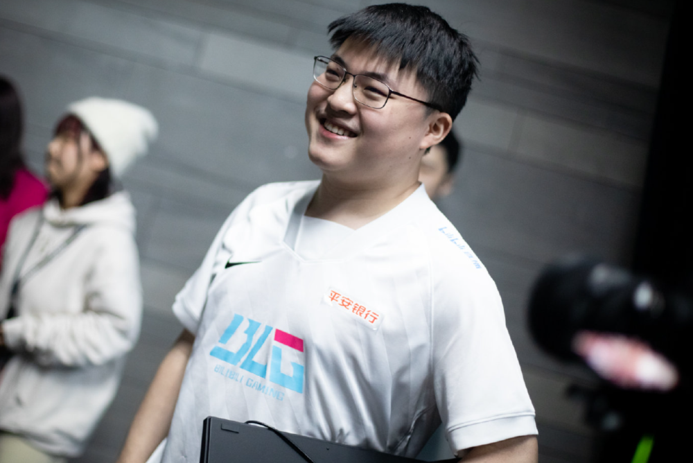 开云官方网站在线登陆-Ming在IG比赛中战术调整凯恩爆冷击败澳大利亚队，冲刺阶段布莱顿外线爆发看傻球迷