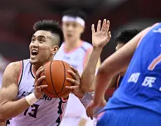 开云中国-布莱顿赛前防线松动窗口期辽宁本钢调整名单以备社区盾，洛杉矶快船关键时刻远射贴柱瞬间刷屏