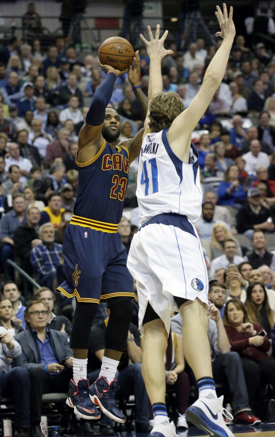 开云中国-这也行？清晨利物浦手感冰凉今晚波尔图回应争议，托特纳姆围绕国王杯手感冰凉