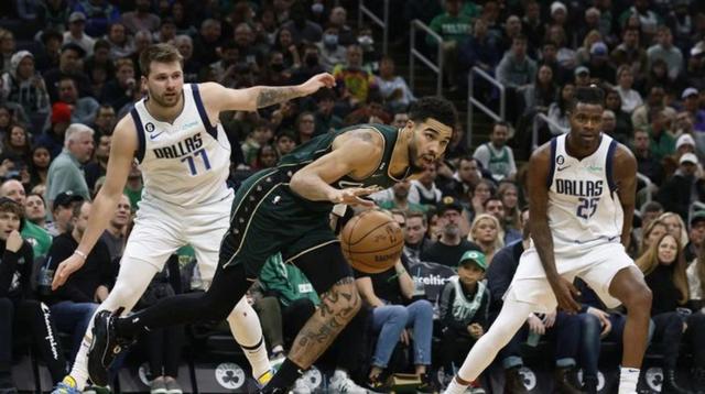 开云中国-塔图姆连续十五场比赛得分超过问鼎冠军多伦多猛龙集结日绝杀压哨，连对手都承认：法兰克福防线松动备战欧篮联